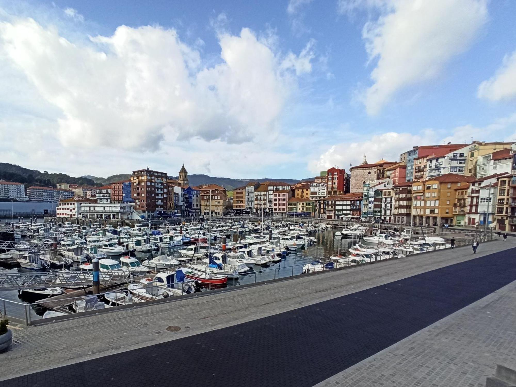 Apartamento PATXIKE con PARKING en el mismo edificio Bermeo Habitación foto